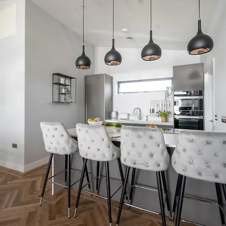 Bol Y Maer, Apartment