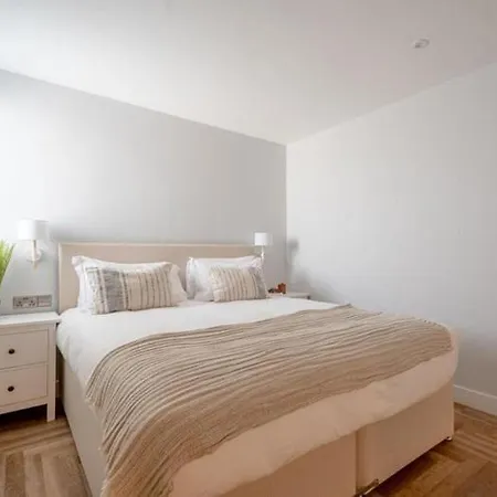 Bol Y Maer, Apartment