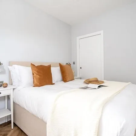 Bol Y Maer, Apartment