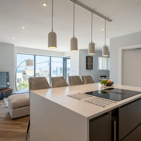 Bol Y Maer, Apartment